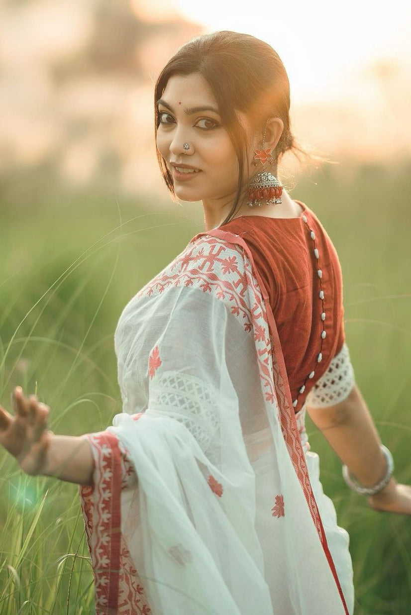 Beleaguer White Cotton Silk Saree With Moiety Blouse Piece - Surats Fabric