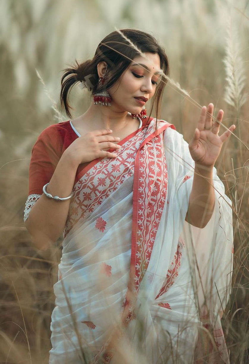 Beleaguer White Cotton Silk Saree With Moiety Blouse Piece - Surats Fabric