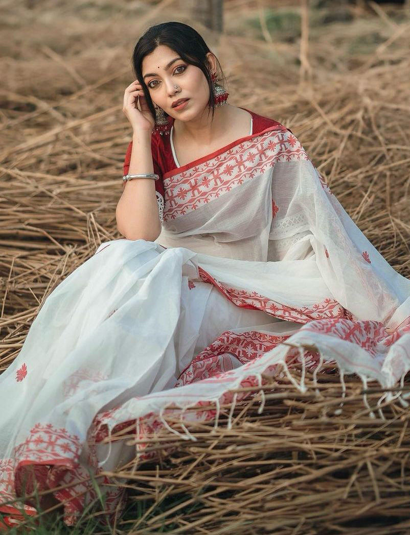 Beleaguer White Cotton Silk Saree With Moiety Blouse Piece - Surats Fabric