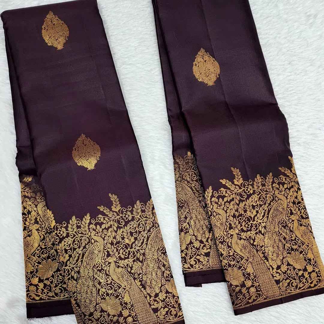 Adorning Purple Soft Banarasi Silk Saree With Classy Blouse Piece
