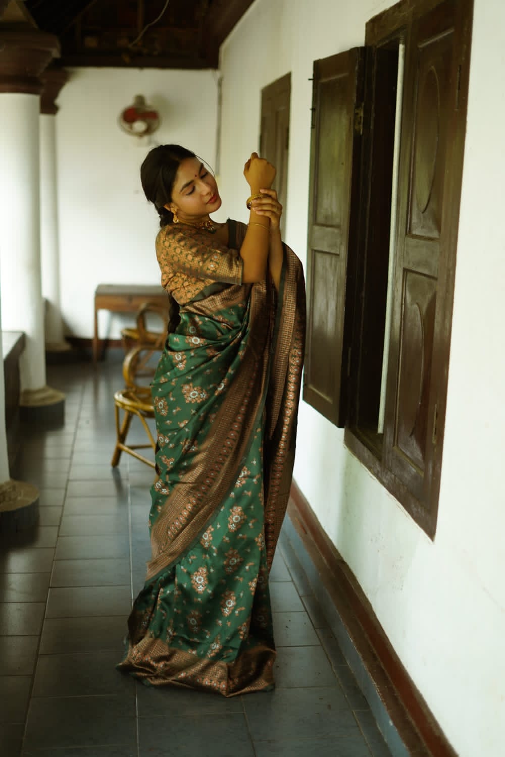 Captivating Green Soft Silk Saree With Twirling Blouse Piece - Surats Fabric