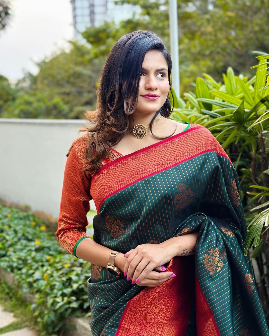 Blissful Dark Green Soft Silk Saree With Eye-catching Blouse Piece - Surats Fabric