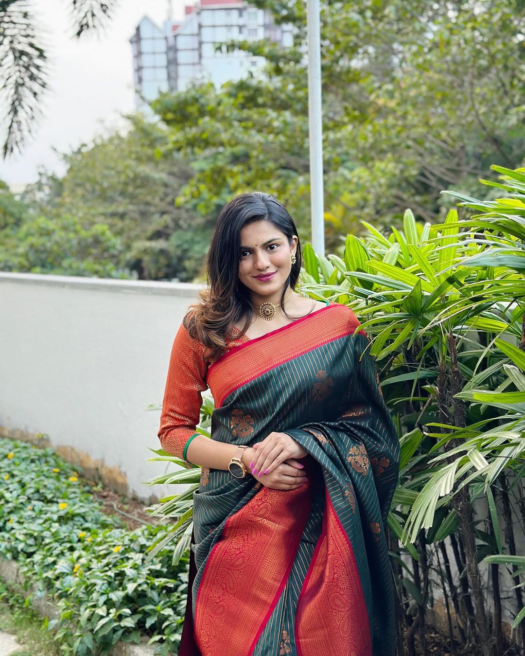 Blissful Dark Green Soft Silk Saree With Eye-catching Blouse Piece - Surats Fabric