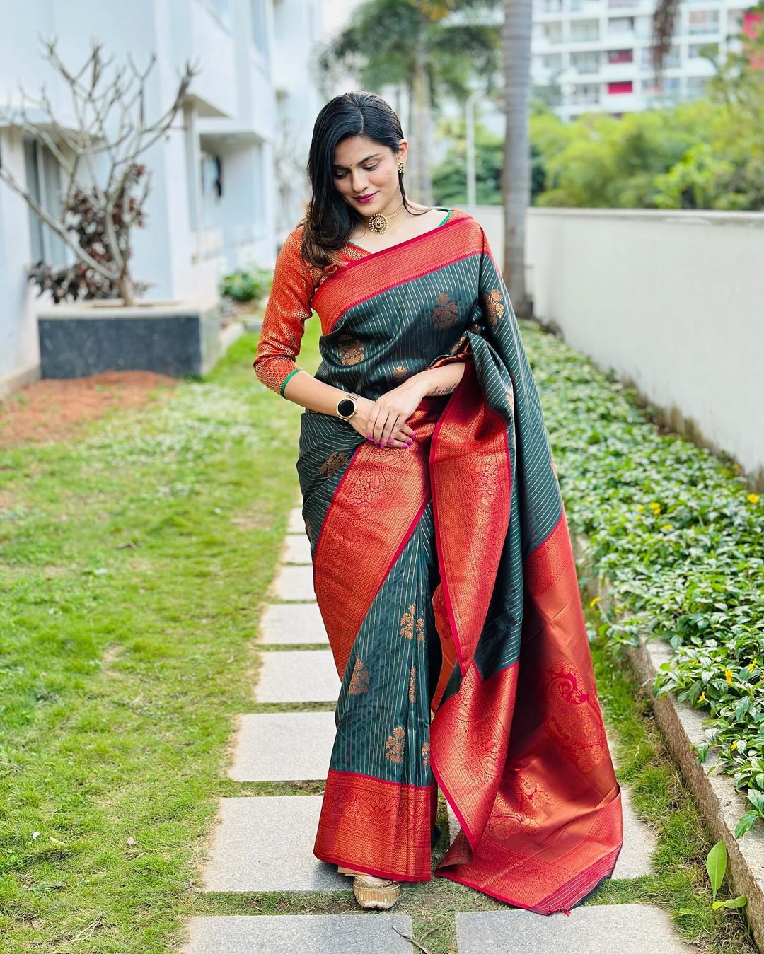 Blissful Dark Green Soft Silk Saree With Eye-catching Blouse Piece - Surats Fabric