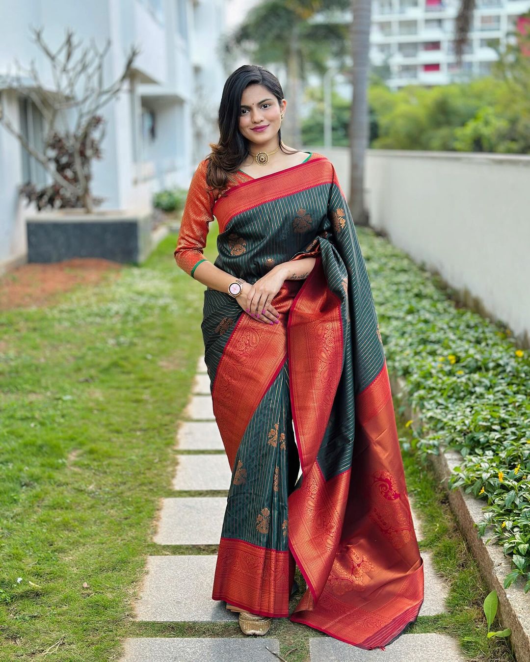 Blissful Dark Green Soft Silk Saree With Eye-catching Blouse Piece - Surats Fabric